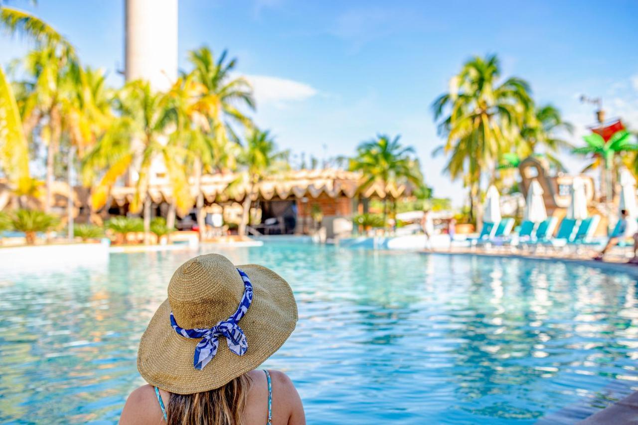 Blue Tree Thermas De Lins Resort Екстер'єр фото The pool at Atlantis Paradise Island