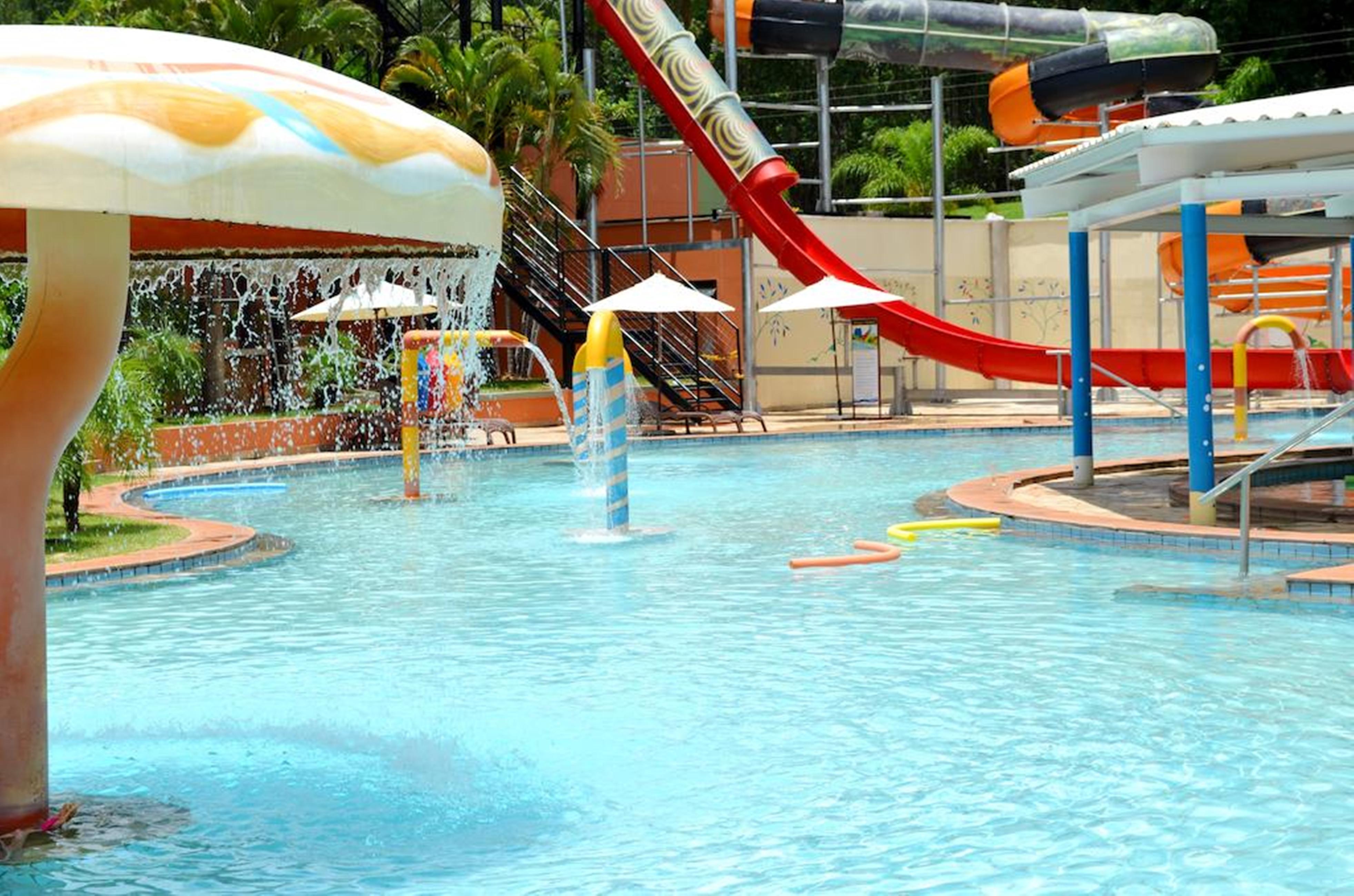 Blue Tree Thermas De Lins Resort Екстер'єр фото Splash Island