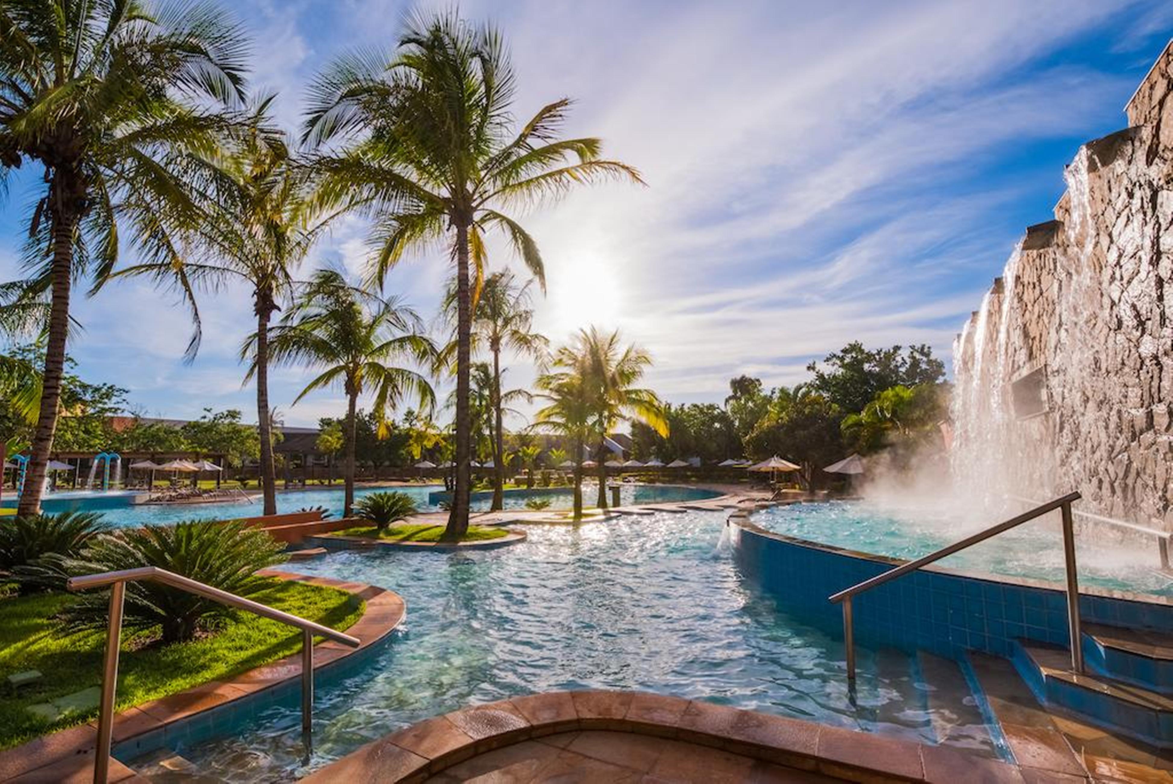 Blue Tree Thermas De Lins Resort Екстер'єр фото The pool at the resort