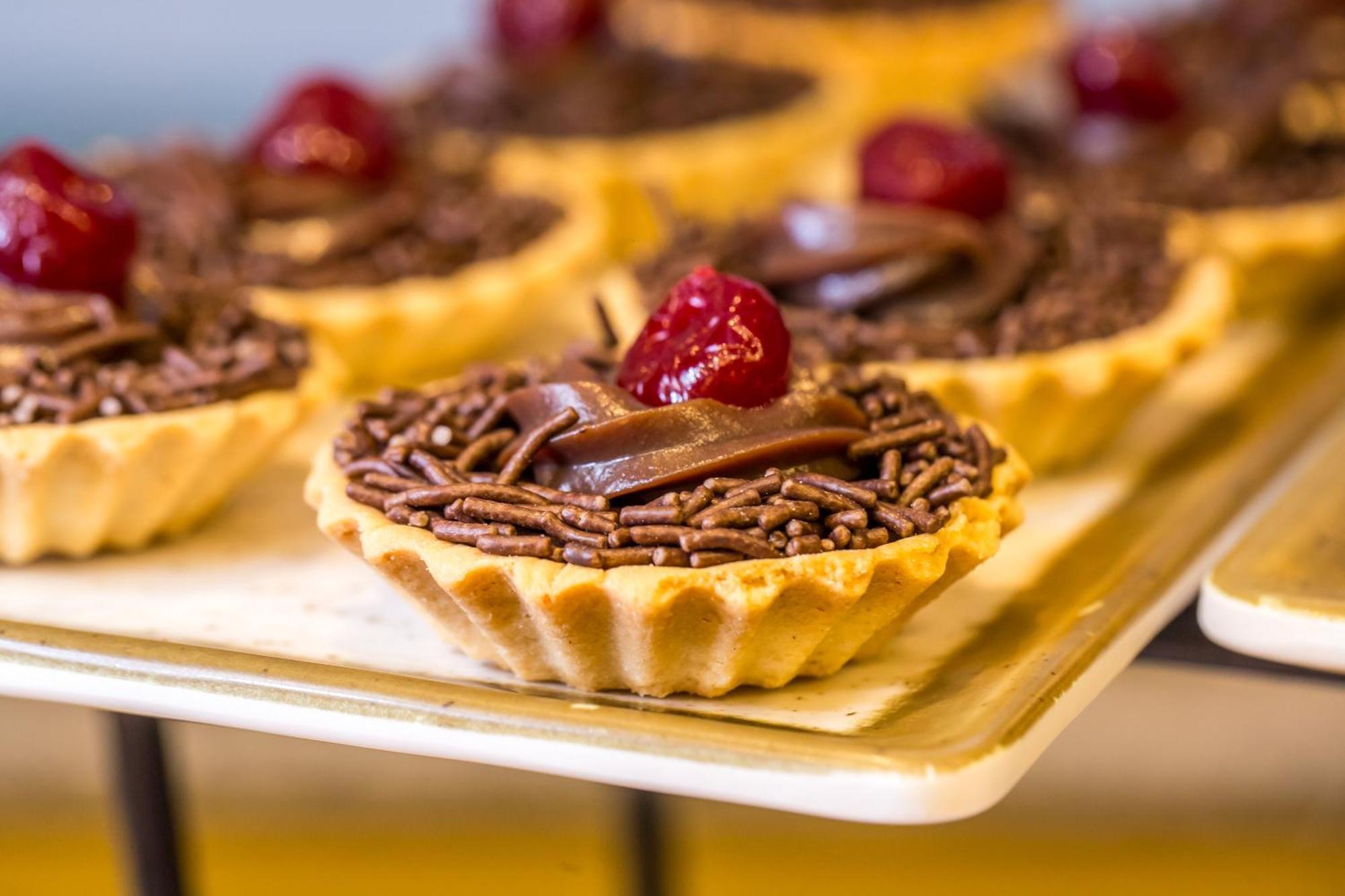 Blue Tree Thermas De Lins Resort Екстер'єр фото Chocolate tart