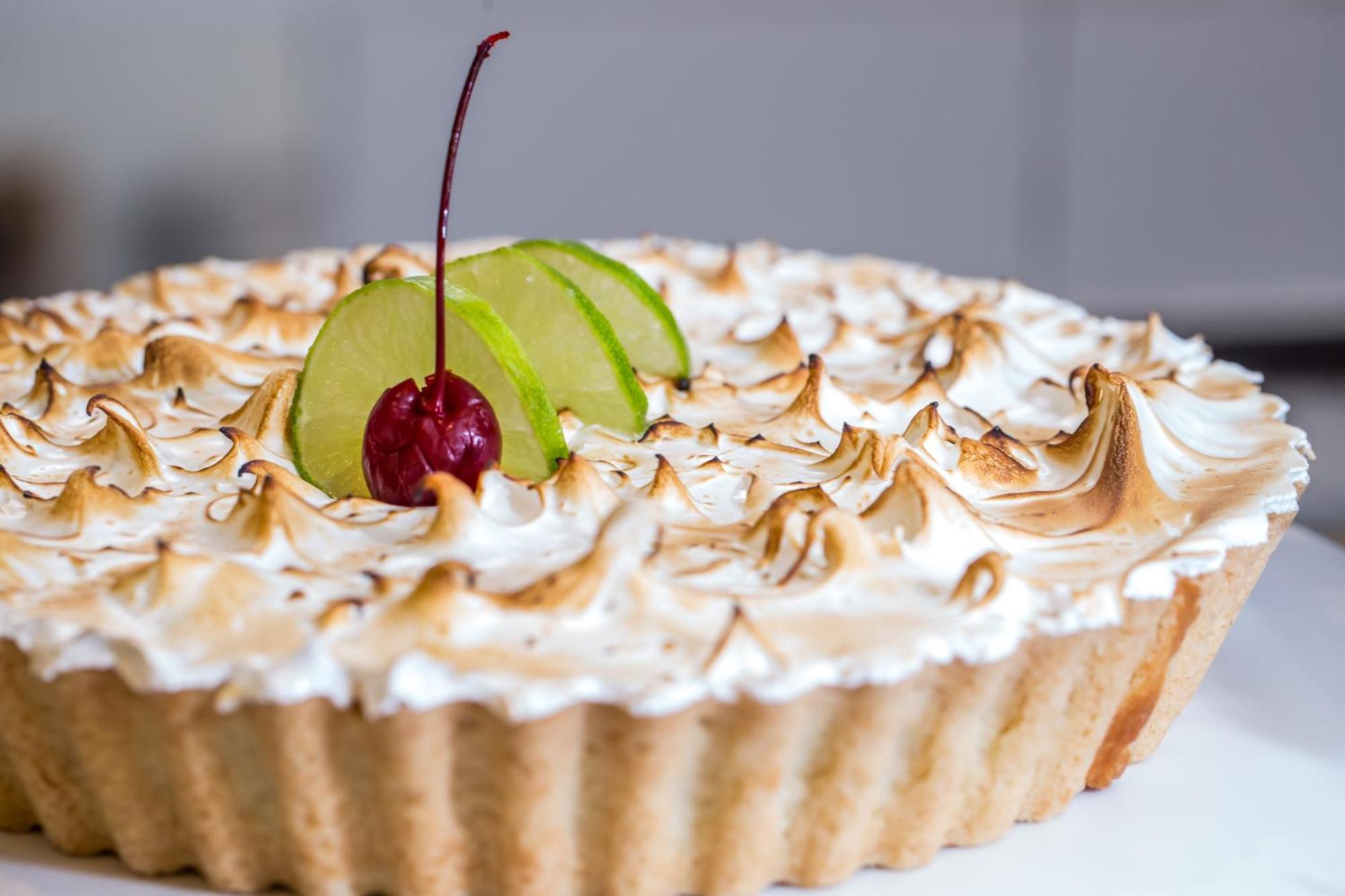 Blue Tree Thermas De Lins Resort Екстер'єр фото Key lime pie
