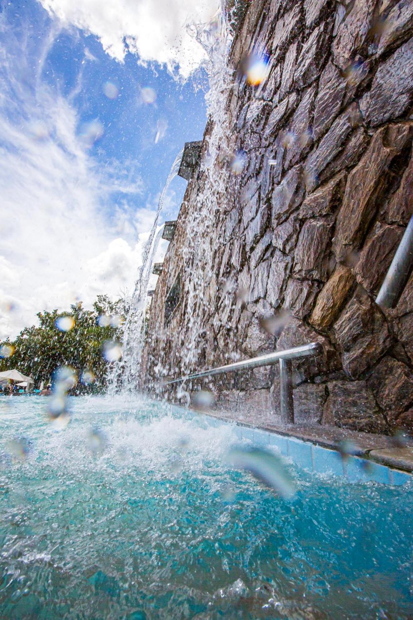 Blue Tree Thermas De Lins Resort Екстер'єр фото The waterfall at the entrance of the spa