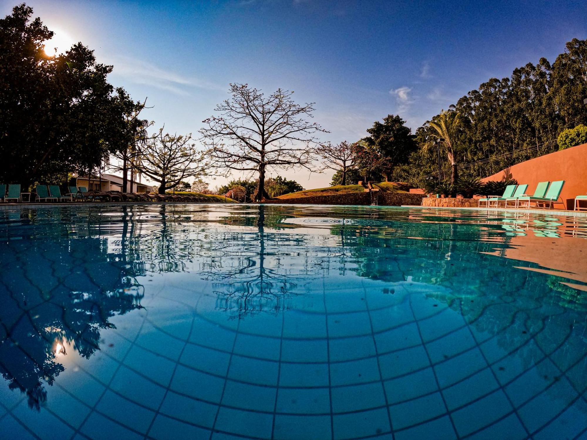 Blue Tree Thermas De Lins Resort Екстер'єр фото The swimming pool at the resort