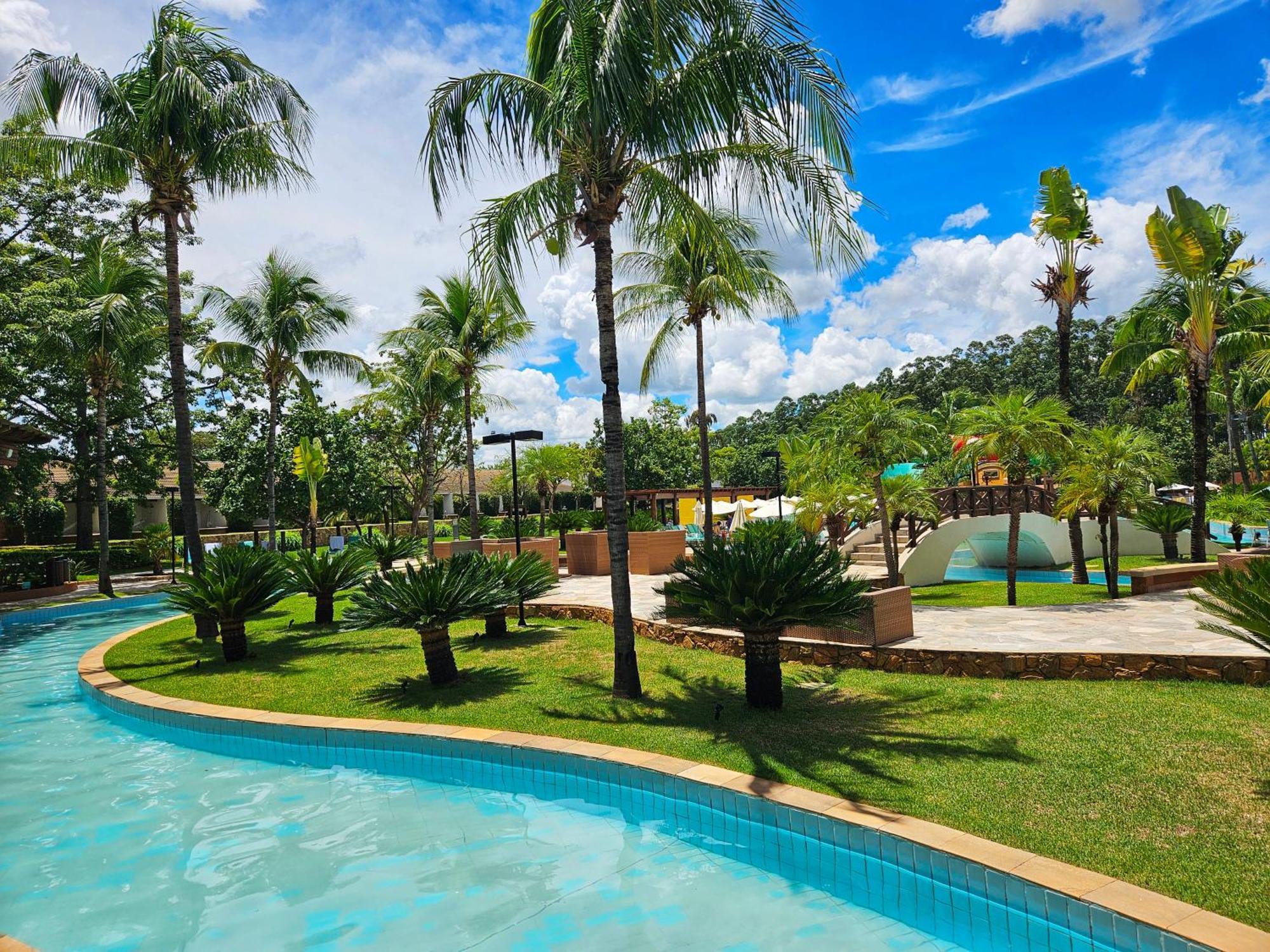 Blue Tree Thermas De Lins Resort Екстер'єр фото The lazy river at Splash Jungle Water Park