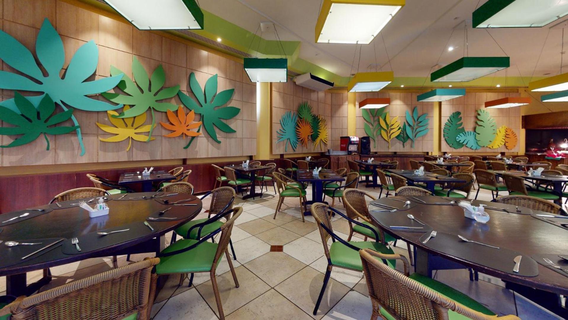 Blue Tree Thermas De Lins Resort Екстер'єр фото Interior of a typical Sizzler restaurant
