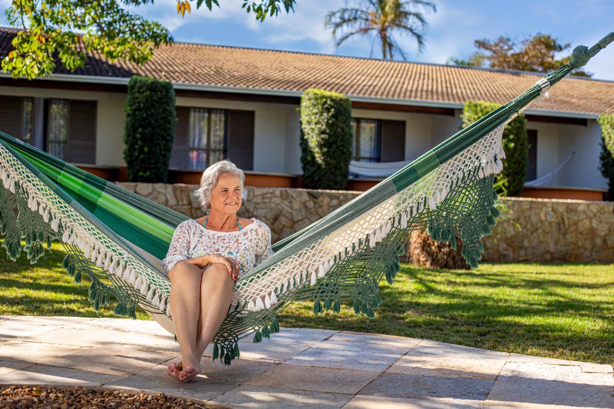 Blue Tree Thermas De Lins Resort Екстер'єр фото A woman relaxing in a hammock