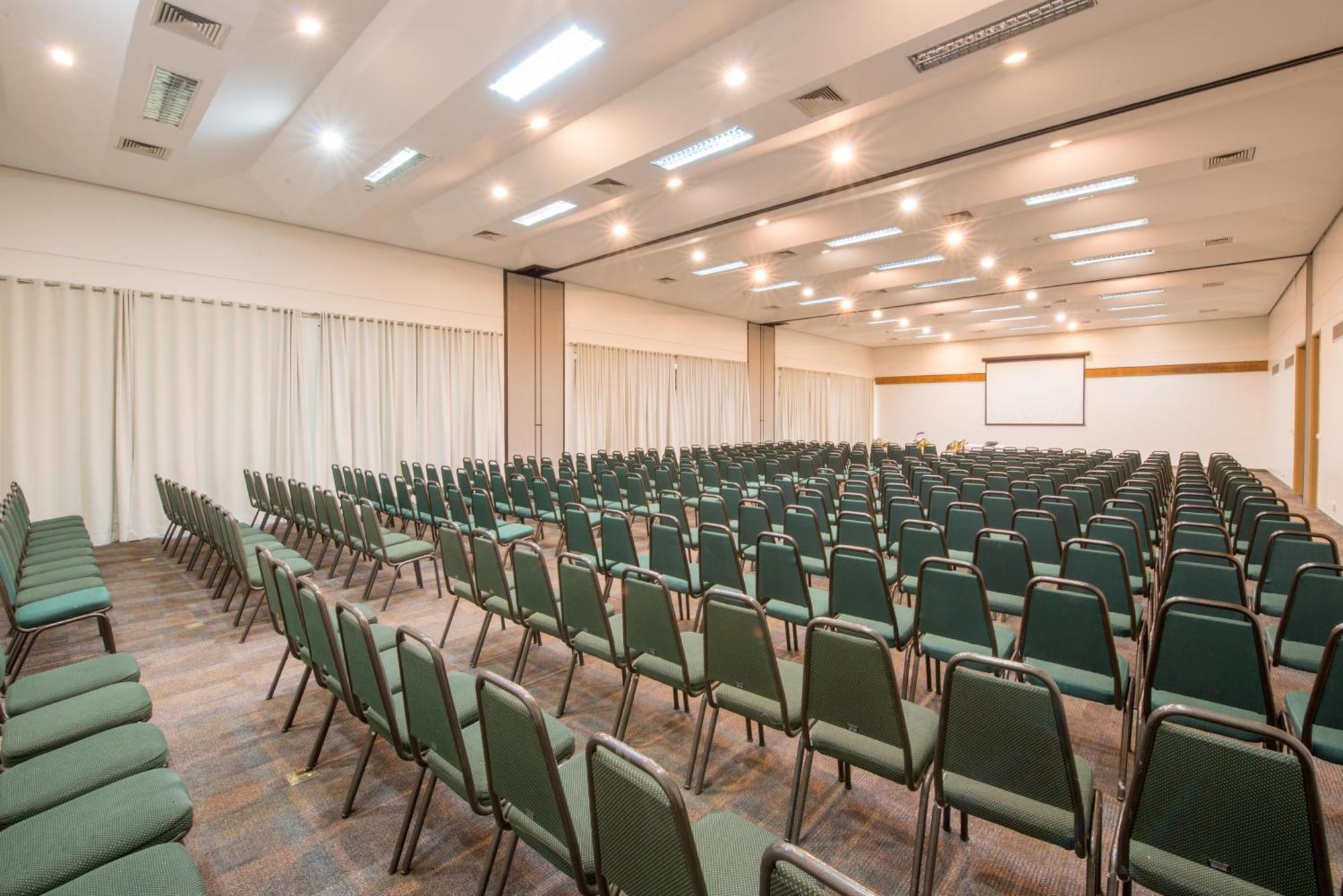 Blue Tree Thermas De Lins Resort Екстер'єр фото Conference room