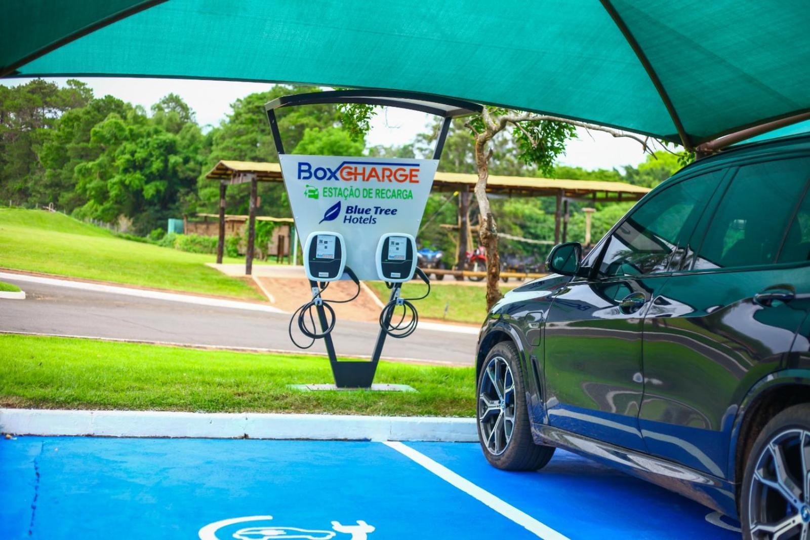Blue Tree Thermas De Lins Resort Екстер'єр фото Electric vehicle charging station at the Sunshine Coast Airport