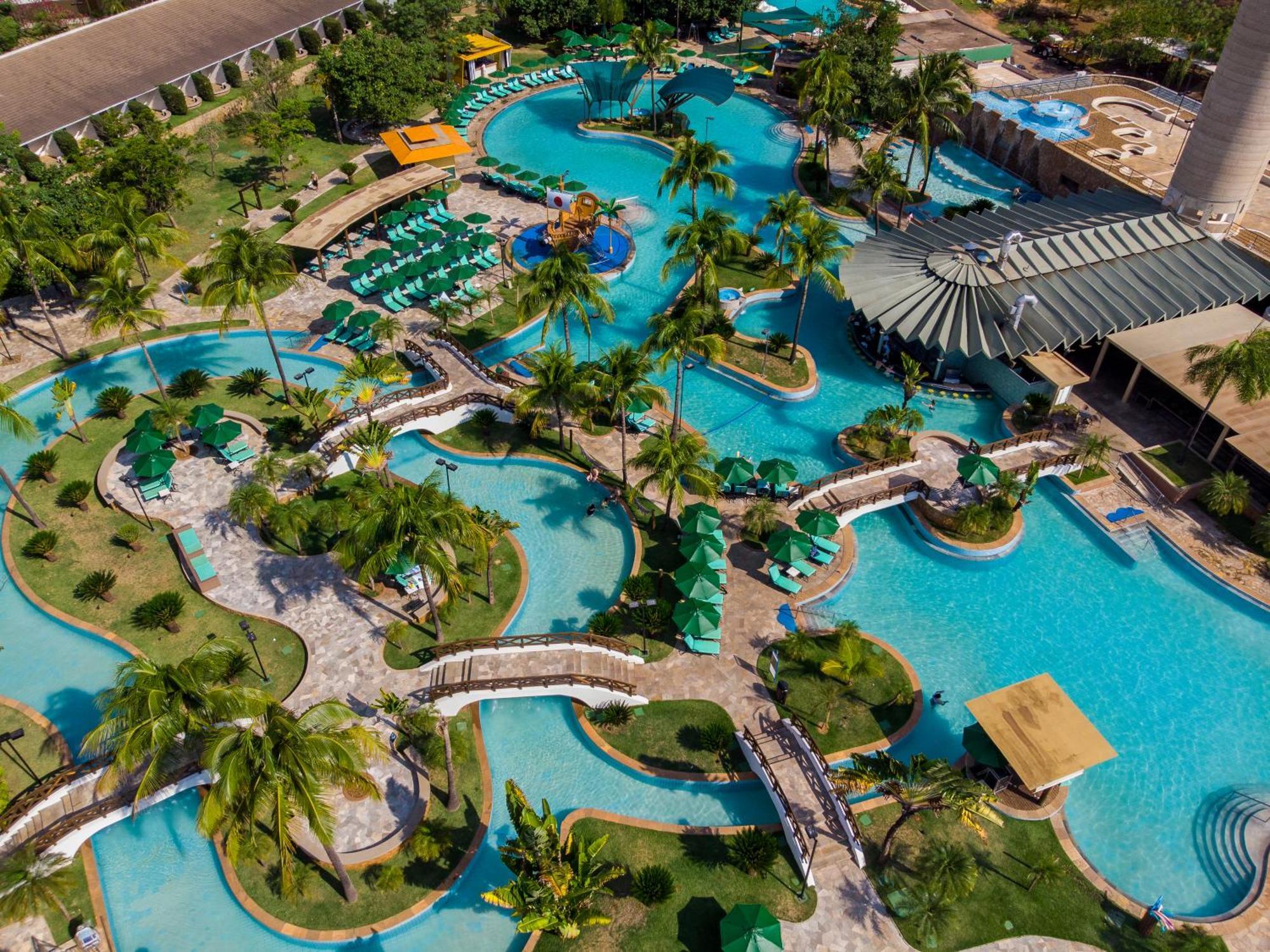 Blue Tree Thermas De Lins Resort Екстер'єр фото Aerial view of the water park